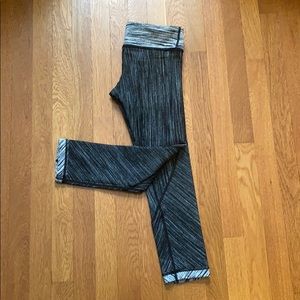 Vimmia Reversible Cropped Leggings - Black & Grey Pattern - Size Small (4-6)